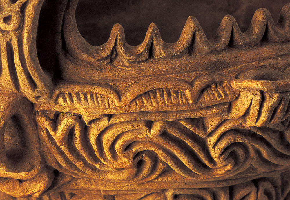 Patterns on a Jomon pot. Jomon earthenware were the first vessels (utsuwa) on the Japanese isles.